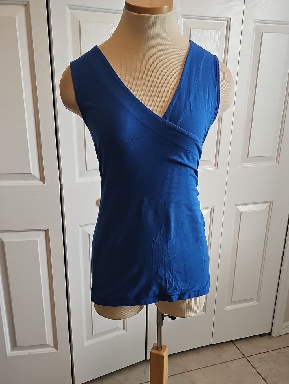 Soft Surroundings Royal Blue Sleeveless V-Neck Rouching Tank XS